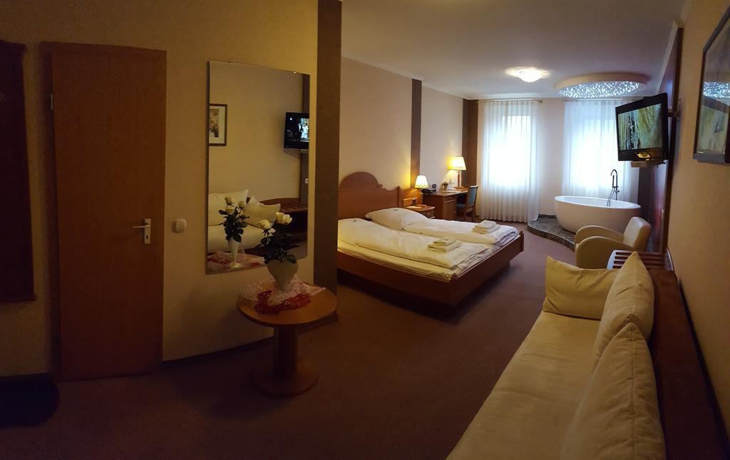 Kraeuterhotel & Restaurant Heidejaeger Mulmshorn Dış mekan fotoğraf