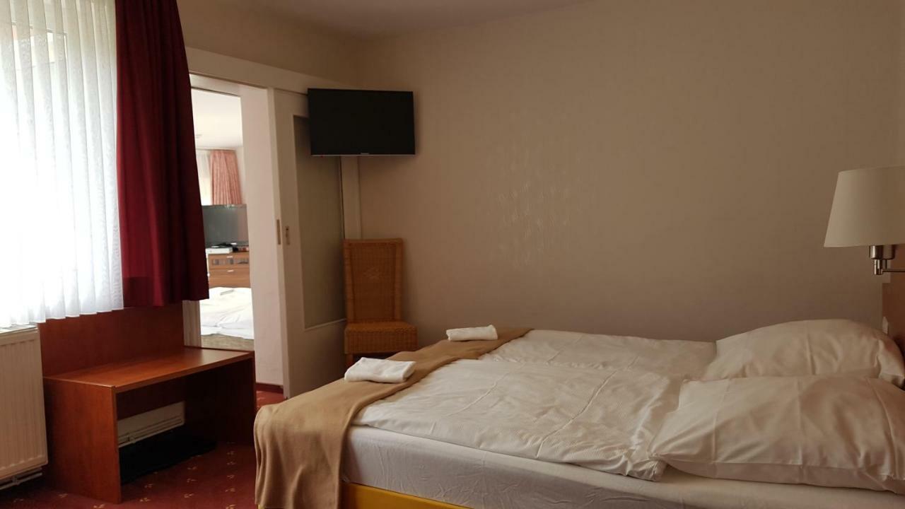 Kraeuterhotel & Restaurant Heidejaeger Mulmshorn Dış mekan fotoğraf