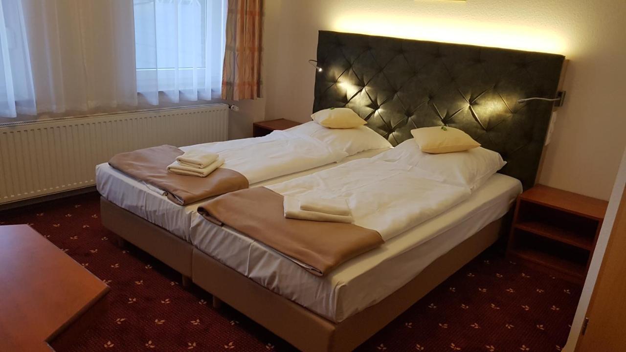 Kraeuterhotel & Restaurant Heidejaeger Mulmshorn Dış mekan fotoğraf